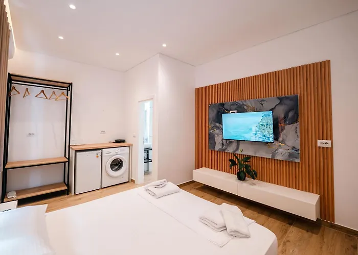 Elite Trio Apartment *